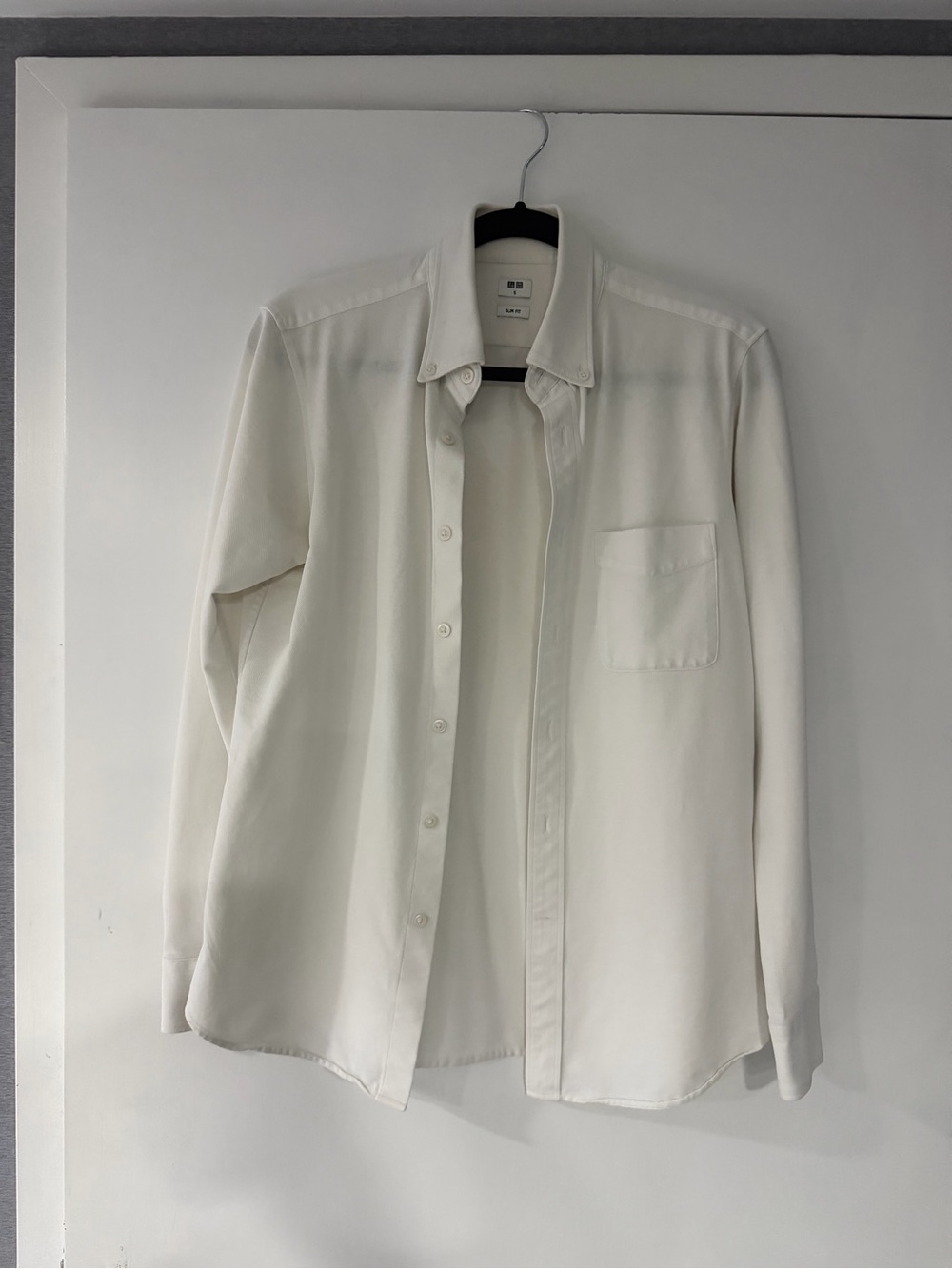 Uniqlo Men's White Casual Button-Down Shirt